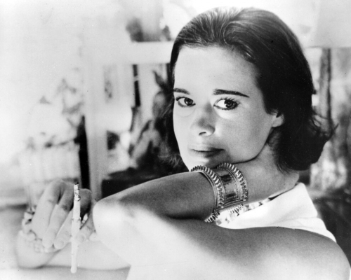 一手掀起窄身牛仔裤热潮的美国名媛范德比尔特，周一因胃癌离世，终年95岁。 AP图片