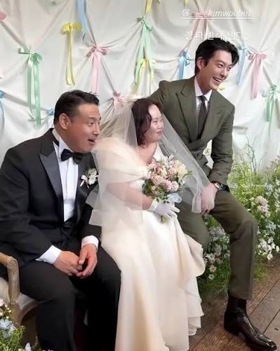 鄭恩惠結婚時,金宇彬也有到賀。 鄭恩惠結婚時,金宇彬也有到賀。