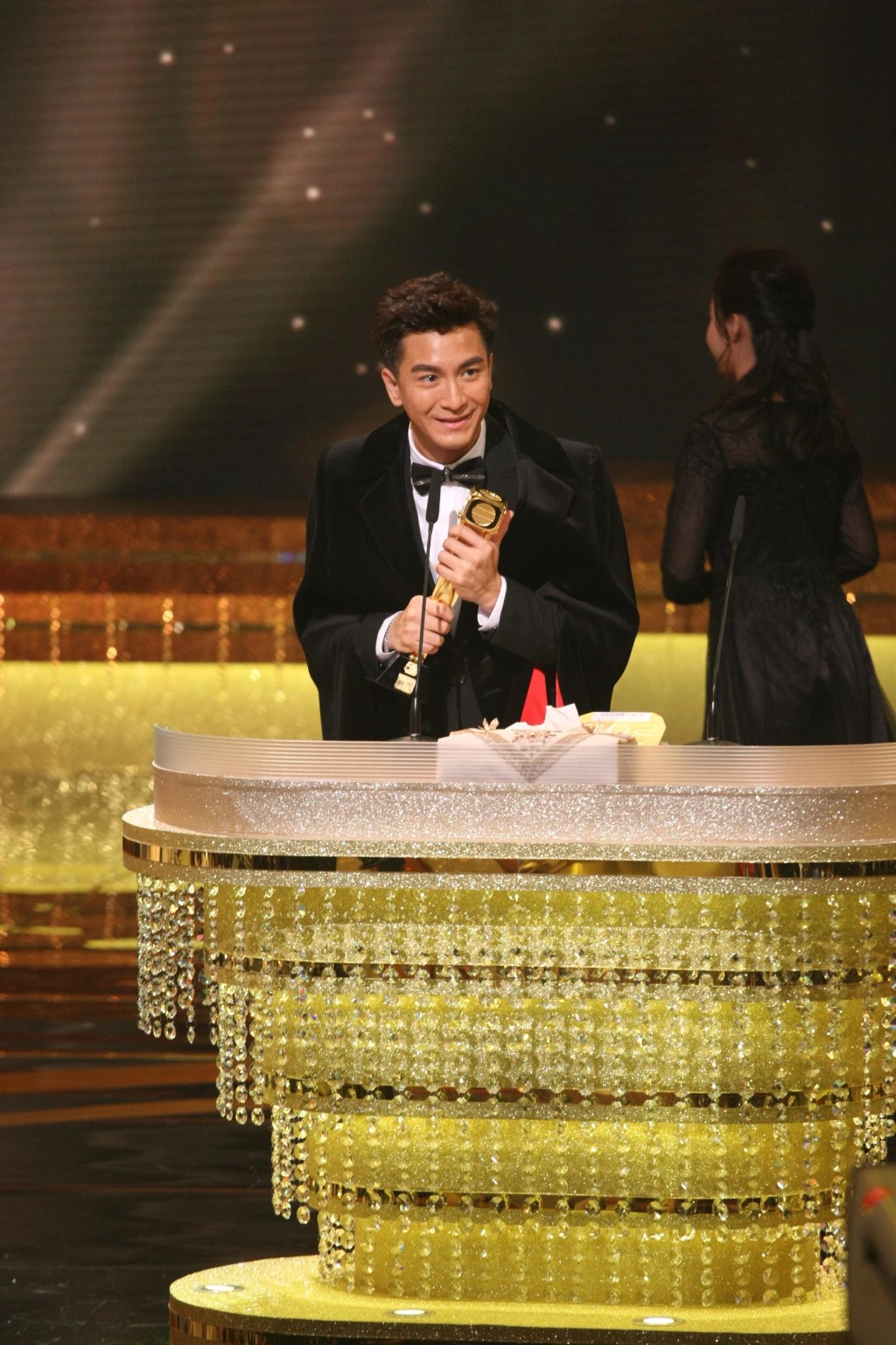 最後馬國明憑《降魔的》奪得「最受歡迎電視男角色」。