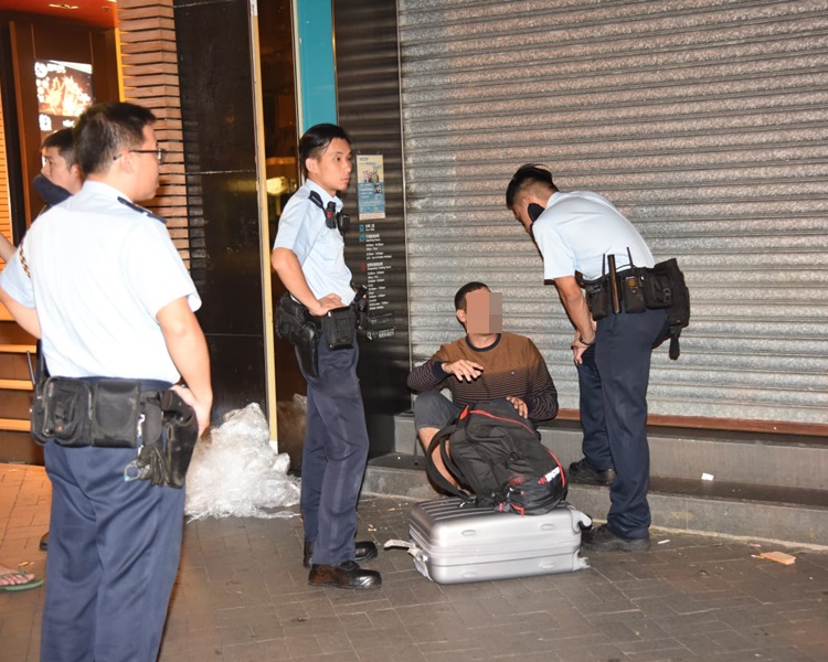 逾10名摩洛哥遊客於尖沙嘴打鬥,疑有人被偷錢引起。