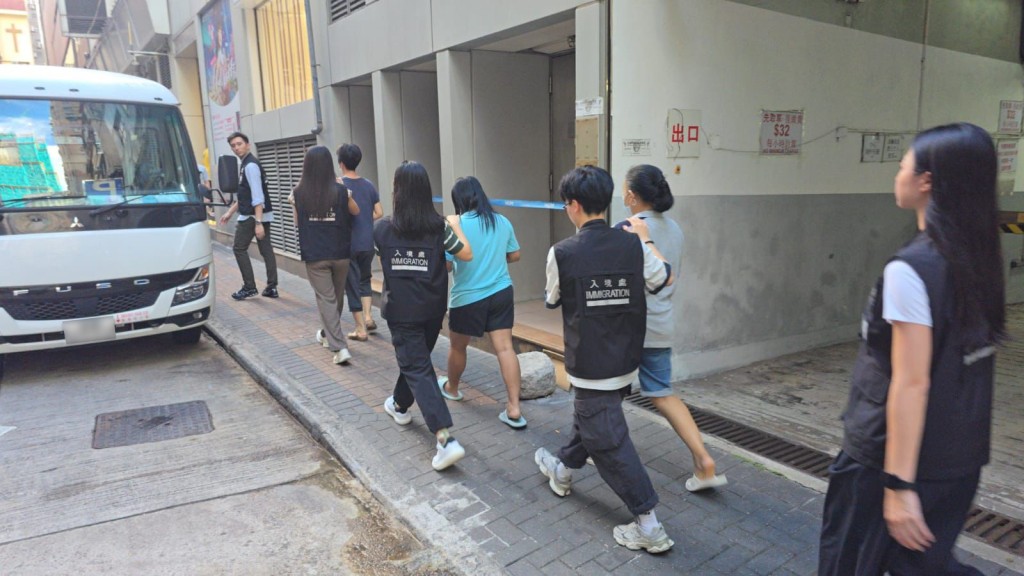 「劍魚」行動共有16名男女被捕。入境處圖片 「劍魚」行動共有16名男女被捕。入境處圖片 