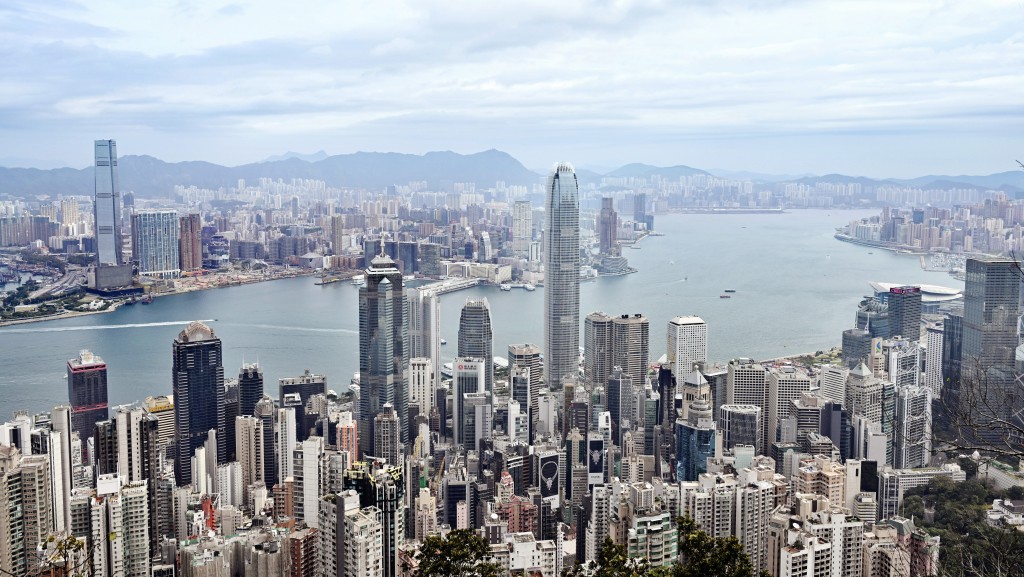 波士顿咨询公司（BCG）发表最新报告表示，香港已正式超越瑞士，成为全球最大的跨境财富管理中心。