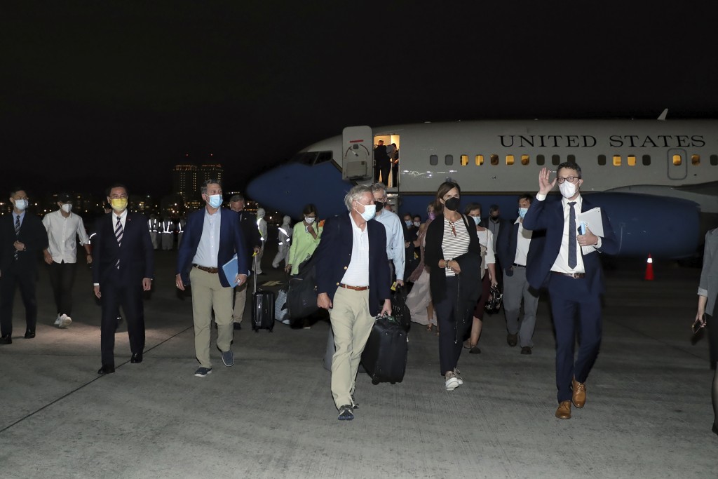 美國6名跨黨派議員昨晚抵達台灣。AP圖片