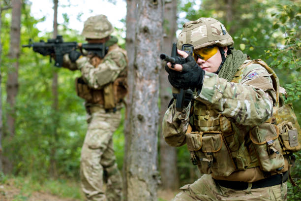 保守党计划重推义务兵役制，届时每年满18岁男女将参加为期一年的军事训练计划。示意图