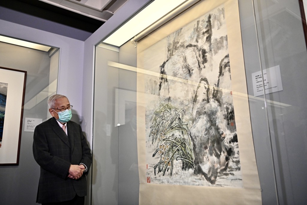 黃貴權參觀展覽。政府新聞處圖片