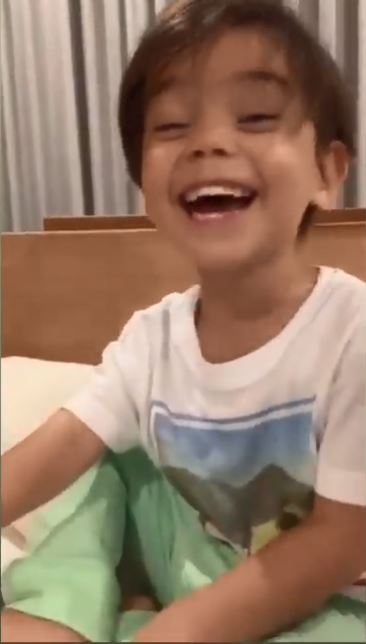 可愛姪仔給喬妹唱生日歌。（ig圖片）