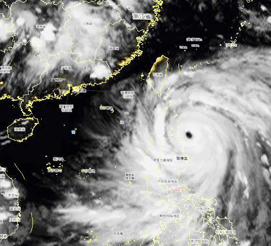 今年第5號颱風「杜蘇芮」（DOKSURI）（超強颱風級）的中心26日上午8時位於台灣鵝鑾鼻偏南方大約350公里的巴士海峽南部海面上。
