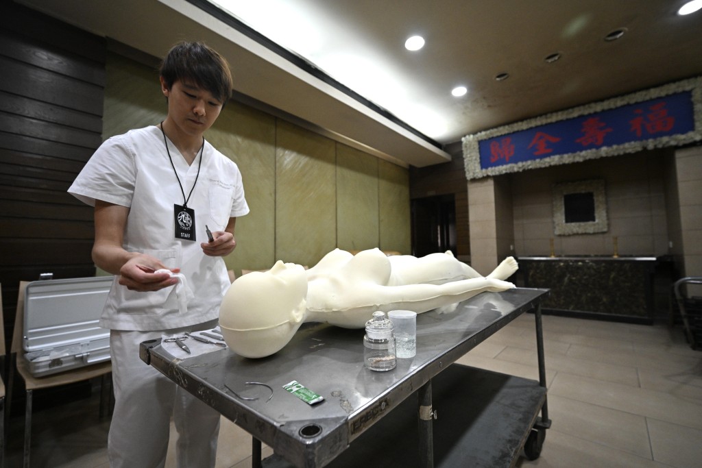 開放日設有遺體防腐與修復工作坊。 開放日設有遺體防腐與修復工作坊。