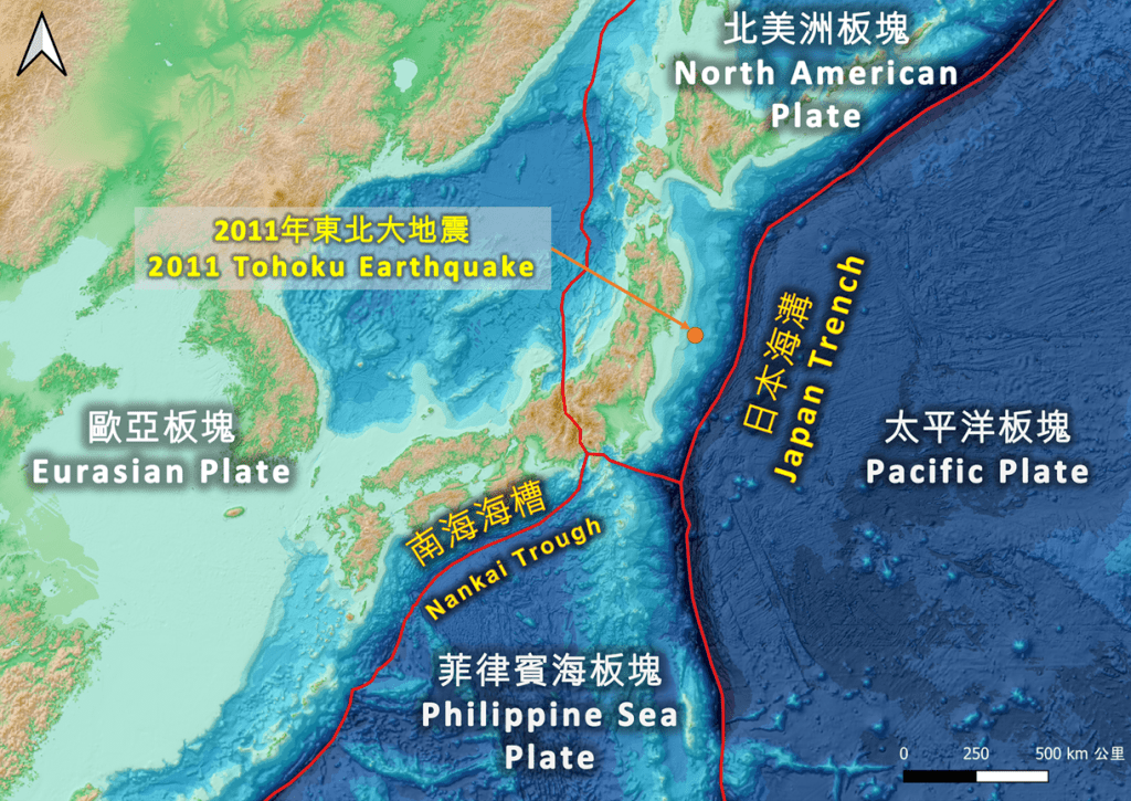 南海海槽、日本海溝和鄰近板塊的位置圖。2011年東北大地震的震中（橙色圓點）近日本海溝沿線。天文台圖片