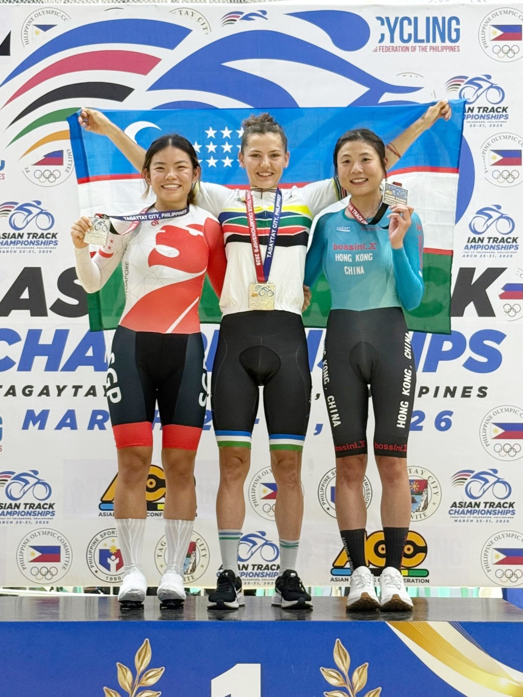 梁颖仪（右）首夺记分赛铜牌。香港单车总会图