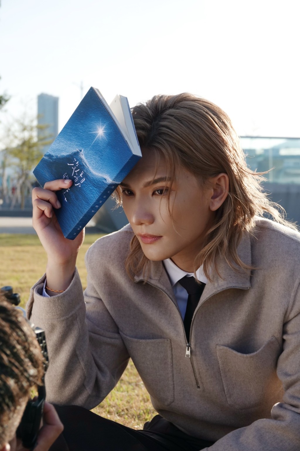 这首歌是他的故事，也是其他人的故事。