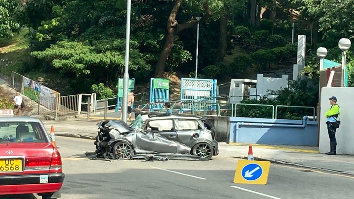私家車爛如廢鐵。fb:車cam L(香港群組)