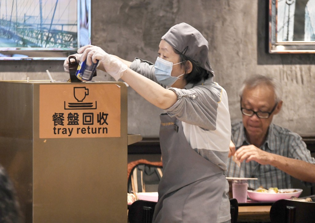 政府收緊餐飲業輸入外勞門檻。