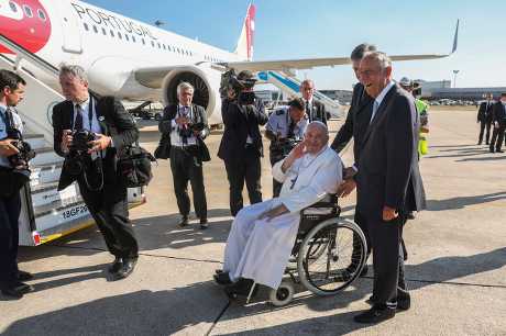教宗出席完世界青年日活动后坐飞机返回梵蒂冈。美联社