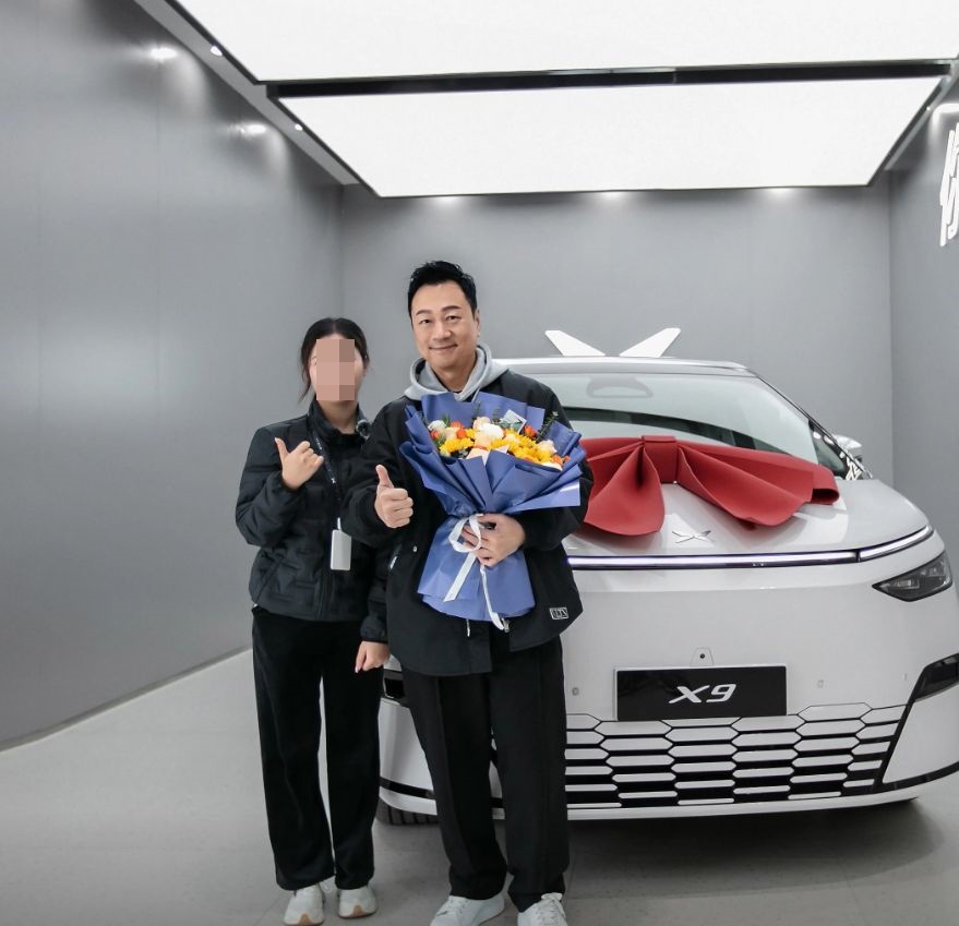 昨日有网民公开黎耀祥换国产车的照片。