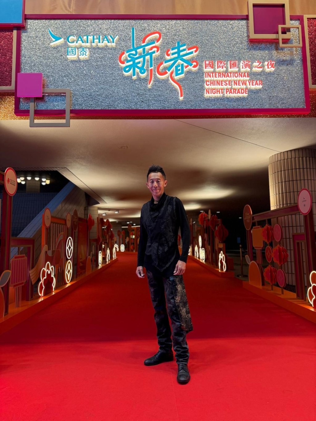 小齐受邀为大年初一晚的“国泰新春国际汇演之夜”作魔术表演。