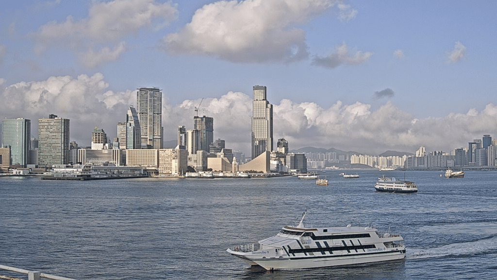 天文台今日（3日）下午錄得最高氣溫31.0度，是今年以來的最高紀錄。天文台天氣照片