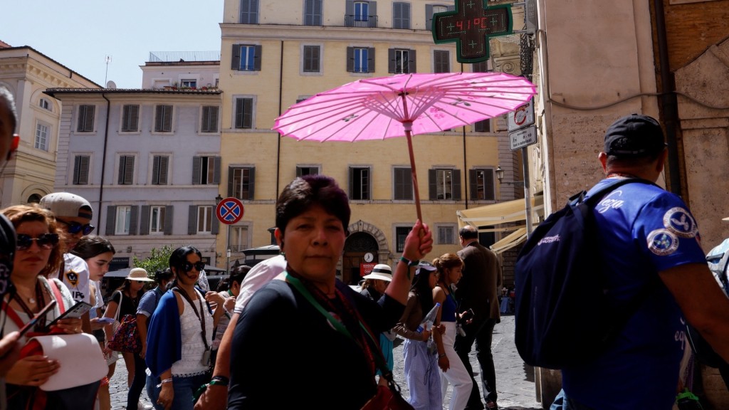 7月11日，羅馬市中心一個路邊溫度計顯示氣溫達攝氏41度。 路透社