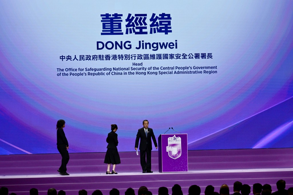 董經緯指實現安全發展必須堅定踐行國家法制,依法治理是最可靠最穩定的治理。 董經緯指實現安全發展必須堅定踐行國家法制,依法治理是最可靠最穩定的治理。
