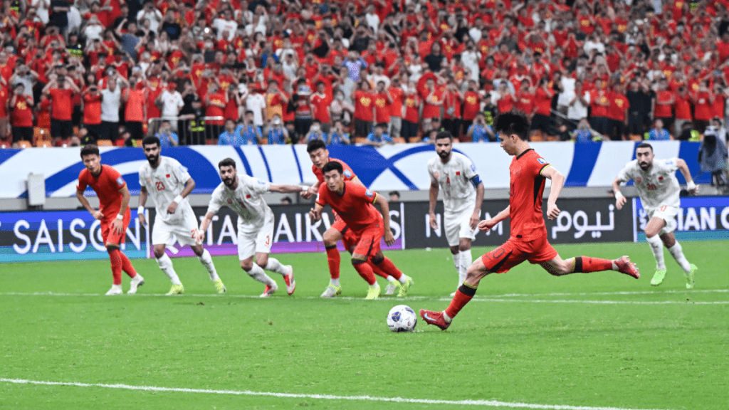 中国男足参加2026年美加墨世界杯亚洲区预选赛18强赛。中新社