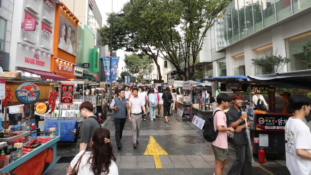 最多港人求助的外國國家依次為日本、英國及南韓。圖為首爾明洞。新華社 最多港人求助的外國國家依次為日本、英國及南韓。圖為首爾明洞。新華社