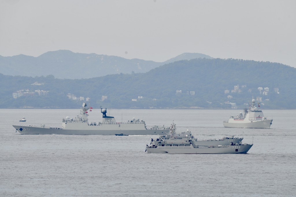 山東艦航母編隊訪港 - 青衣情況。盧江球攝