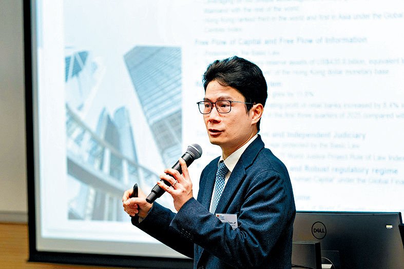 署理財經事務及庫務局局長陳浩濂在立法會表示，港交所（388）正準備於未來數月內重啟黃金期貨交易。