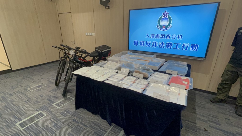 專責組成立以來,當局共進行2,000次打擊黑工行動。資料圖片 專責組成立以來,當局共進行2,000次打擊黑工行動。資料圖片