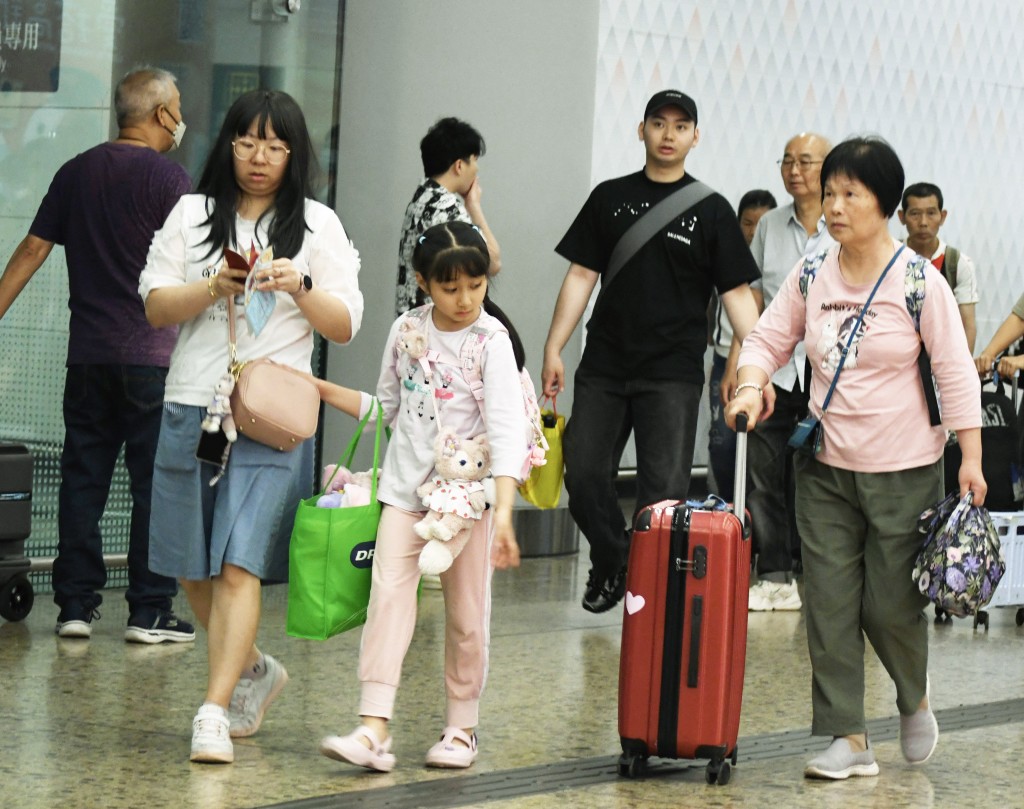 預測遠低於香港曾經一年有6500萬人次旅客的高峰。資料圖片
