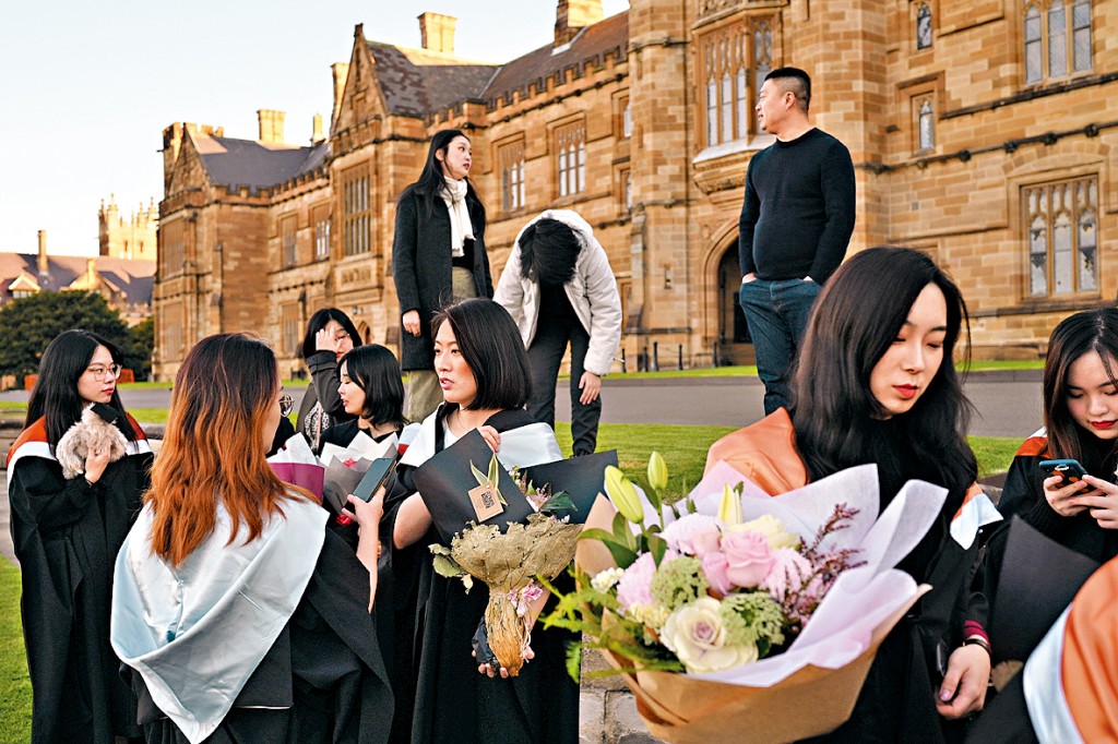 悉尼大學的中國畢業生。