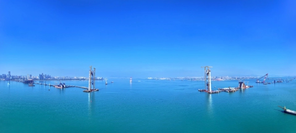 廈金大橋廈門段主塔封頂,預留台灣金門段接口。 廈金大橋廈門段主塔封頂,預留台灣金門段接口。