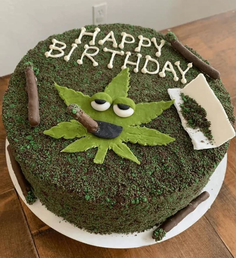 謝和弦連生日蛋糕都整成大麻造型。