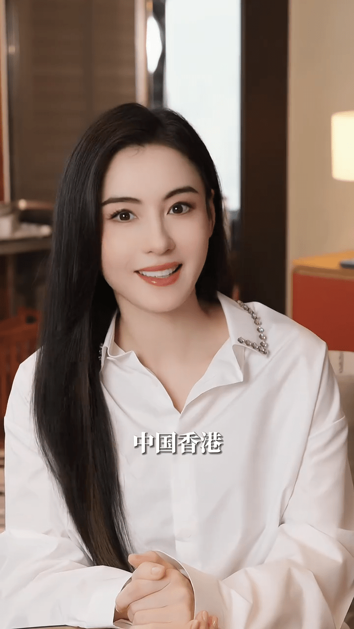 张栢芝在片中玩快问快答，她笑容满脸提到会到香港过农历新年。