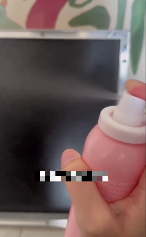 定妆喷雾化学微粒吸入肺，有机会触发“过敏性肺炎”。 抖音