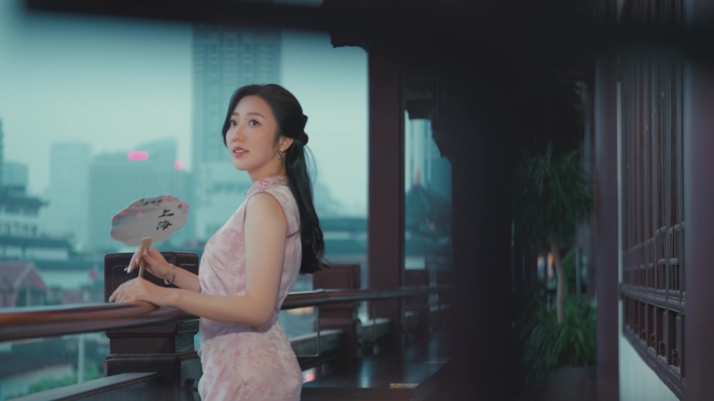 何依婷玲瓏浮凸。 何依婷玲瓏浮凸。