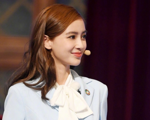 網友對Angelababy的英文演講褒貶不一。