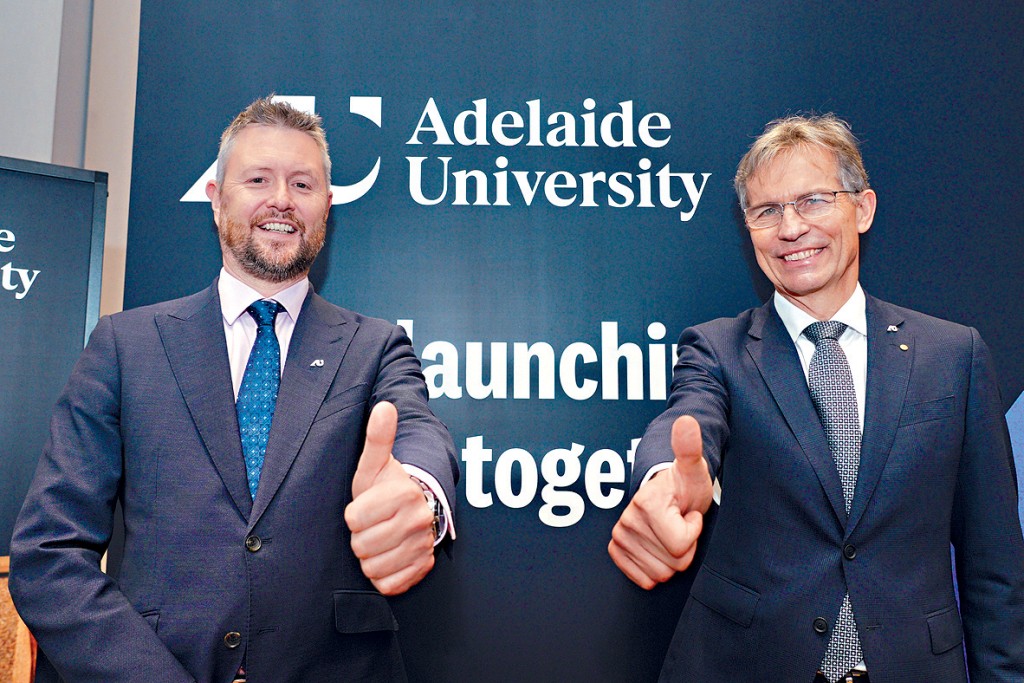 澳洲的阿德萊德大學和南澳大學將於2026年合併，在阿德萊德成立Adelaide University，圖為新大學聯席校長David Lloyd（左）及Peter Høj AC。