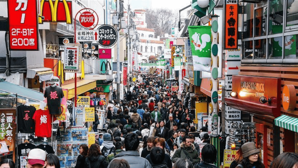 外國客在日購物，11月起消費稅「先付後退」。JapanGuide