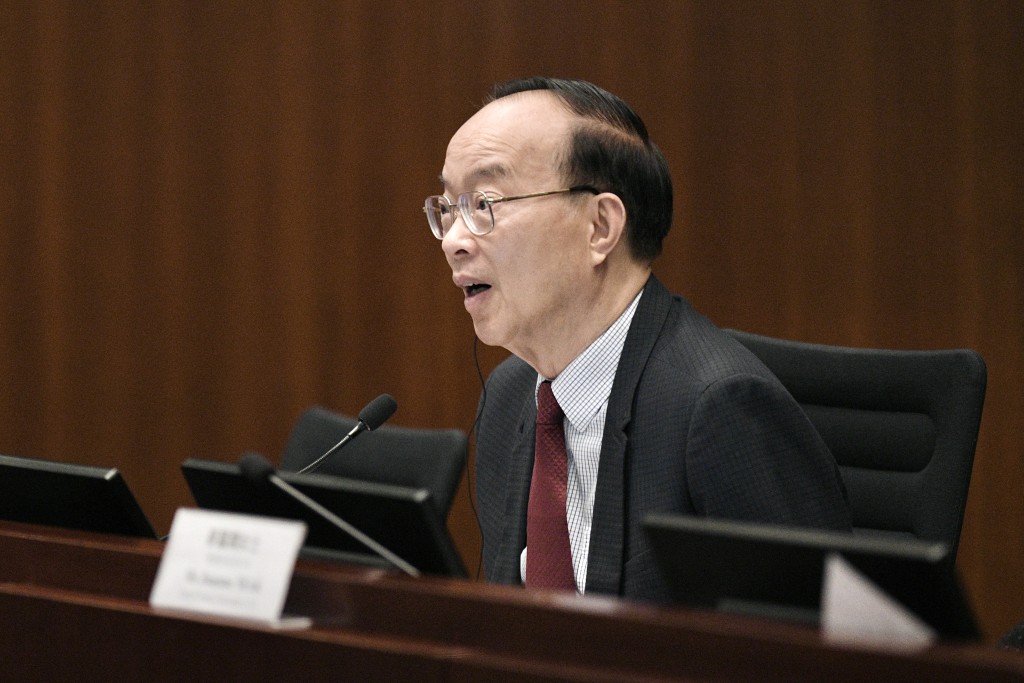 立法會換屆後，39位未連任議員在離任前如何運用公帑發放獎金及花紅受關注。