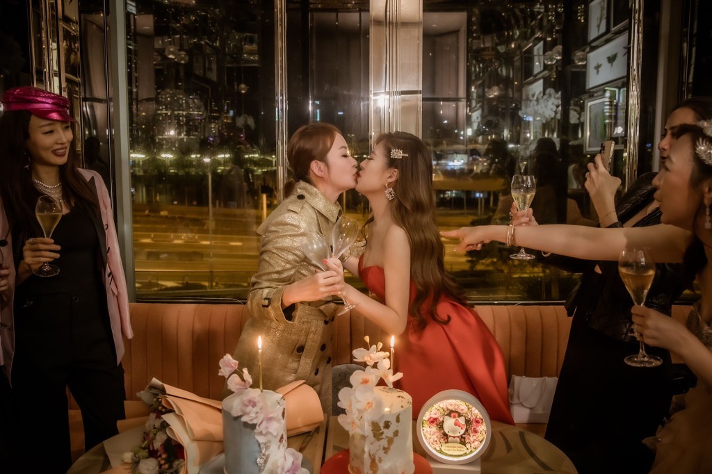 兩位壽星女錫錫，互相送祝福。