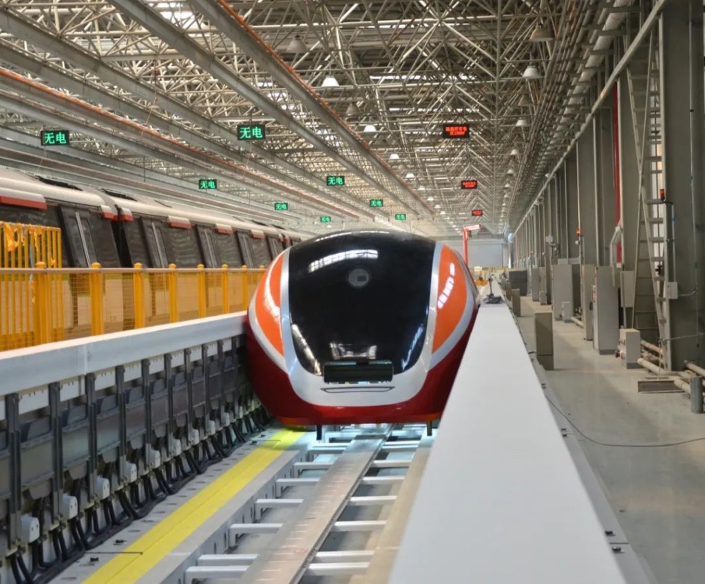 時速可超過600公里的磁浮列車系統成功運行。