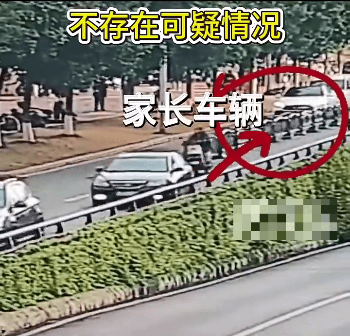 閉路電視顯示女童沒有遇到可疑人物,直接上了家長的車。 閉路電視顯示女童沒有遇到可疑人物,直接上了家長的車。