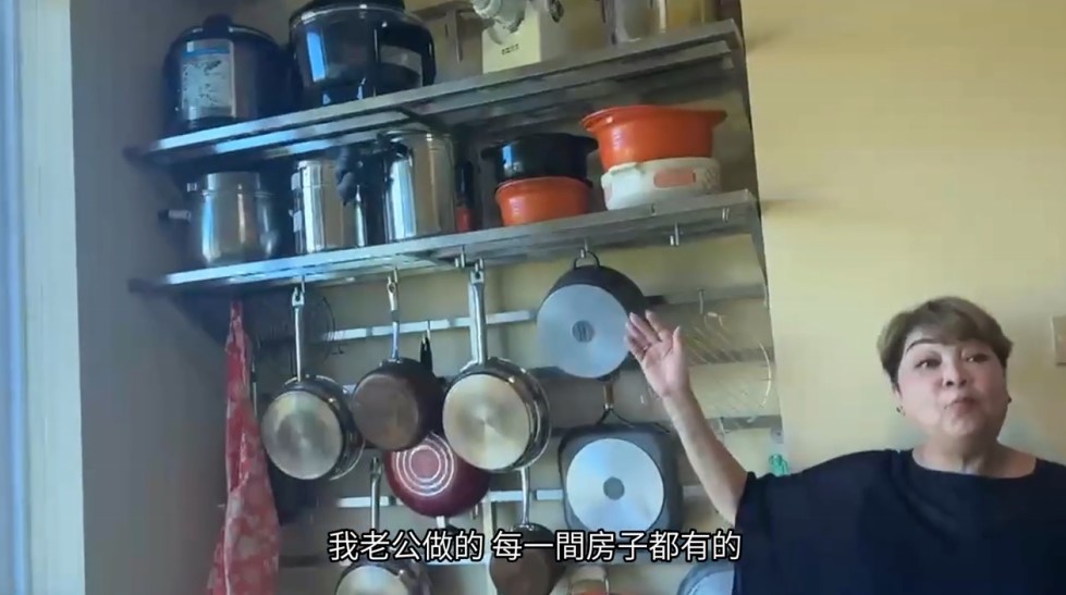 肥媽指廚櫃是亡夫為她親自製造。 肥媽指廚櫃是亡夫為她親自製造。