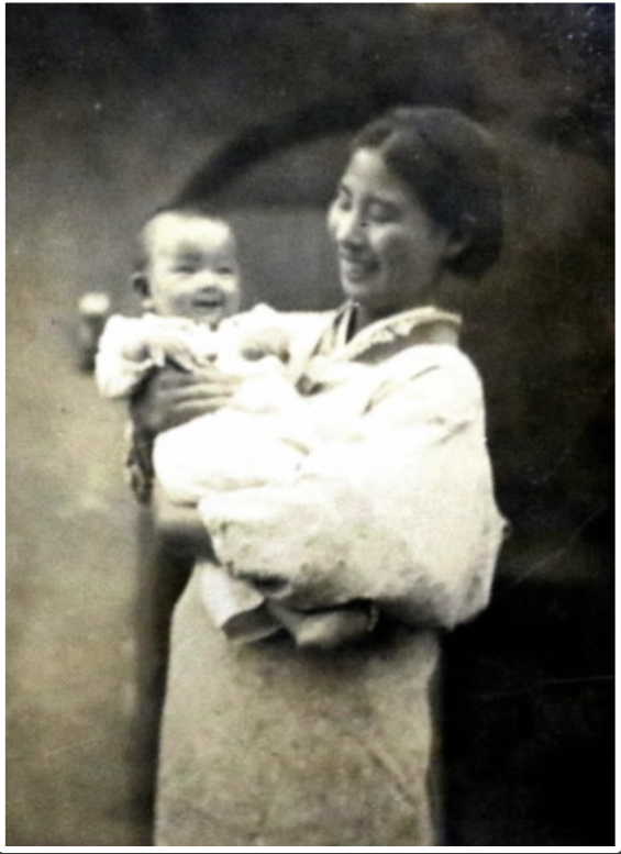 饭田的母亲和姊姊。