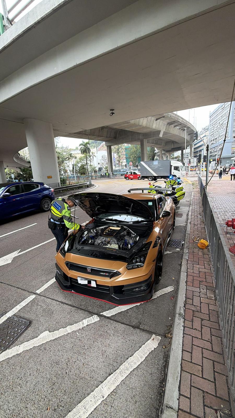 警方強調,會在農曆新年期間繼續打擊非法賽車、非法改裝車輛及其他交通違例事項。 警方強調,會在農曆新年期間繼續打擊非法賽車、非法改裝車輛及其他交通違例事項。