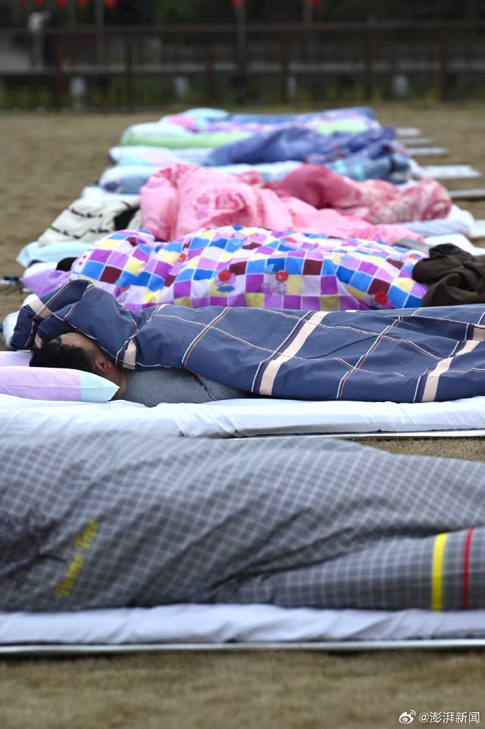 世界睡眠日，上海舉行睡覺比賽。 澎湃新聞