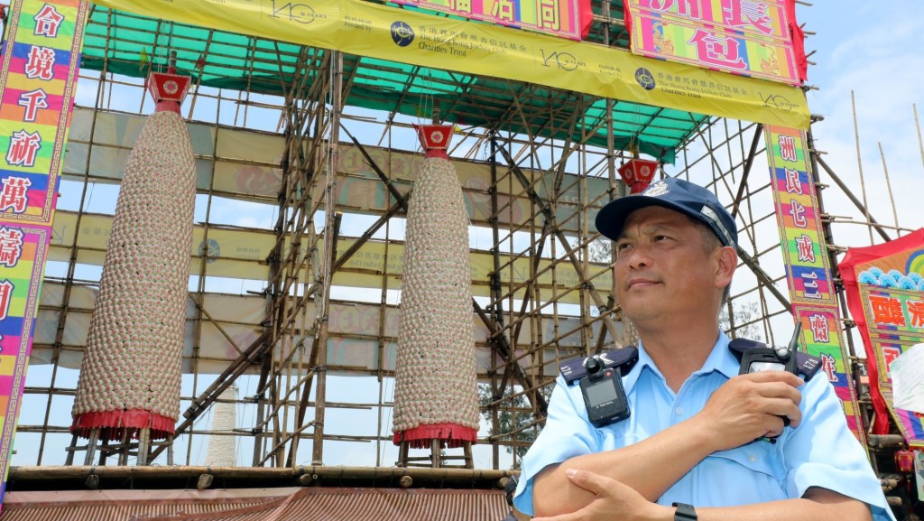 作為土生土長的長洲人，輔警警長關以銓對島上的人和事瞭如指掌，故能更全面和有效地處理街坊的求助。