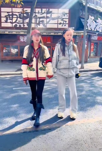 “能再次走进片场表演”这份坚定的信念，成为支撑她熬过无数复健日夜的最大动力。