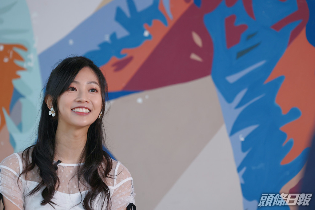 郭柏妍入行两年已有机会参演电影《驱魔龙族马小玲》，据悉是主角之一。