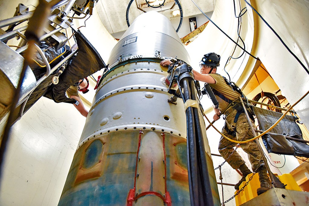 在蒙大拿州马姆斯特罗姆空军基地工作的美兵。